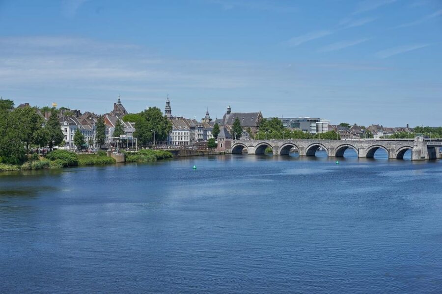 Liège (B), Aachen (G) & Maastricht (NL): Crossing Borders