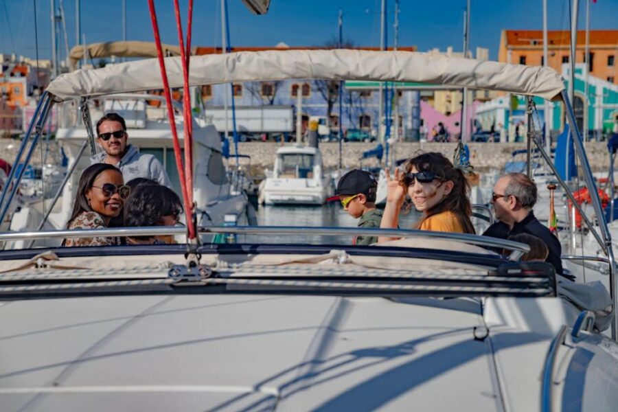 Lisbon: Private Tagus River Yacht Tour
