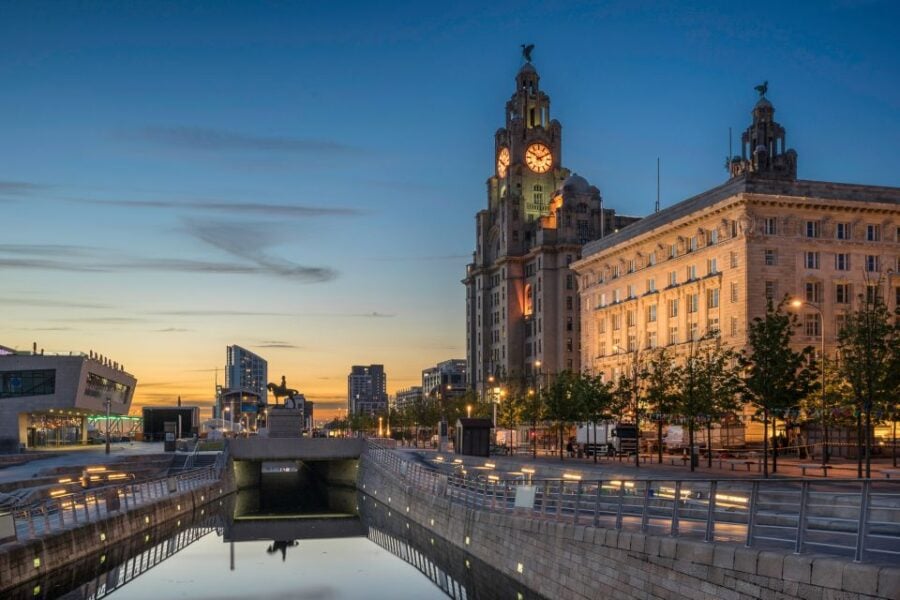 Liverpool: Self-Guided Highlights Scavenger Hunt & Tour
