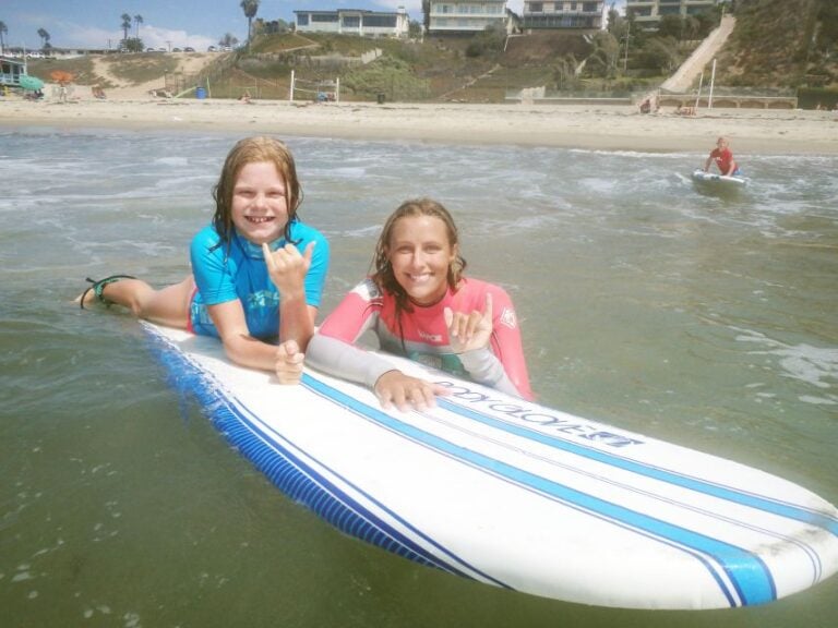 Los Angeles: Group Surf Lesson for 4