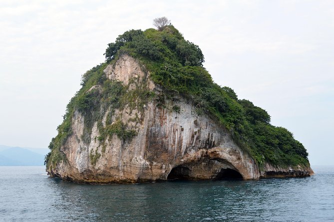 Los Arcos, Animas, and Quimixto Snorkel Cruise in Puerto Vallarta All Inclusive