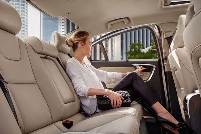 Low Cost :- Hire Full or Half Day Executive Luxury Car Services in Toronto - Luxury Car Service Options