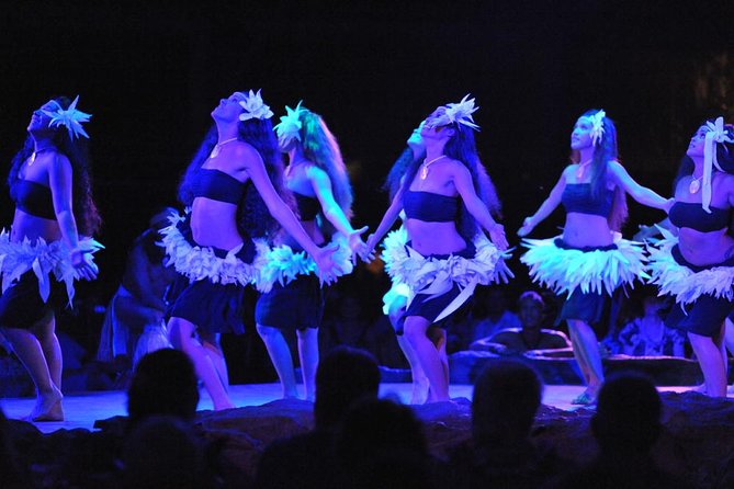 Luau Kalamaku on Kauai With Manor House Dinner & Show