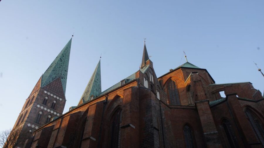 Lübeck: Self-Guided Smartphone Scavenger Hunt Walking Tour - Activity Overview