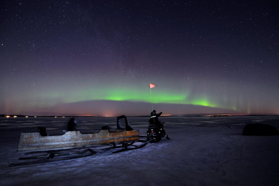 Luleå : Northern Lights Tour on a Snowmobile Drawn Sled