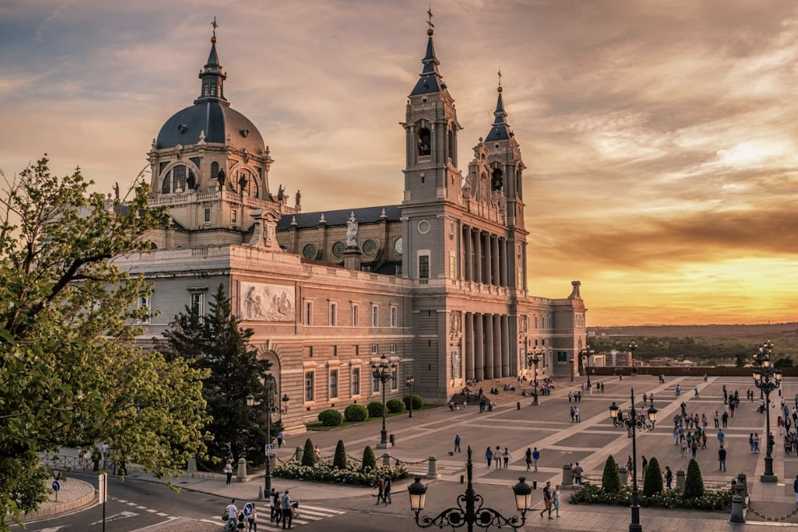 Madrid: City Highlights Guided Walking Tour