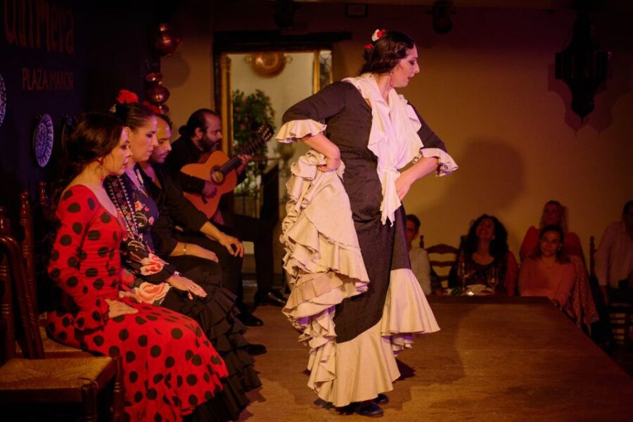 Madrid: Flamenco Show La Quimera With Drinks & Dinner Option - Flamenco Show at La Quimera