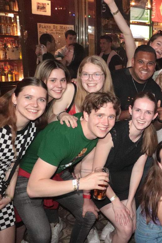 Madrid: Guided Bar Crawl With Drinks and Nightclub Entry