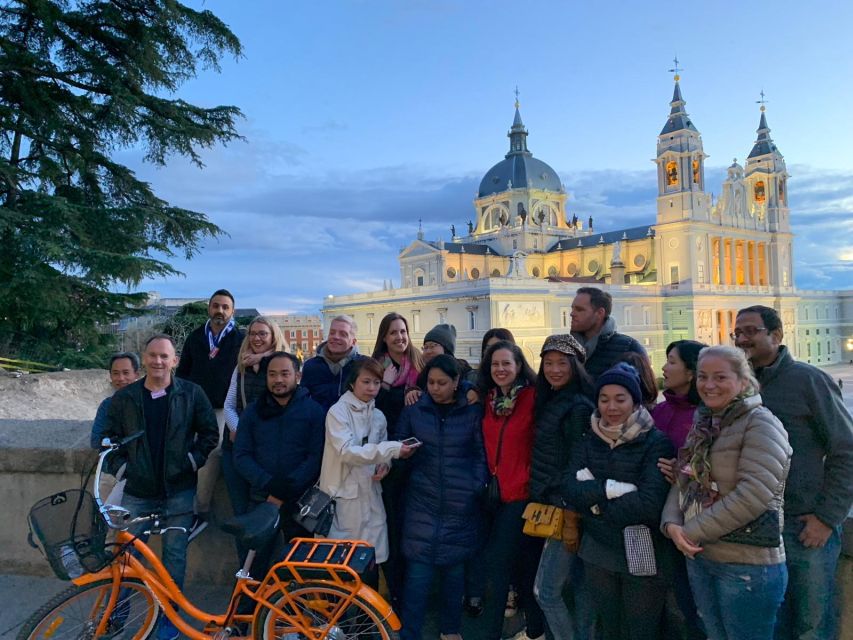 Madrid: Sunset and Night Lights Bike Tour
