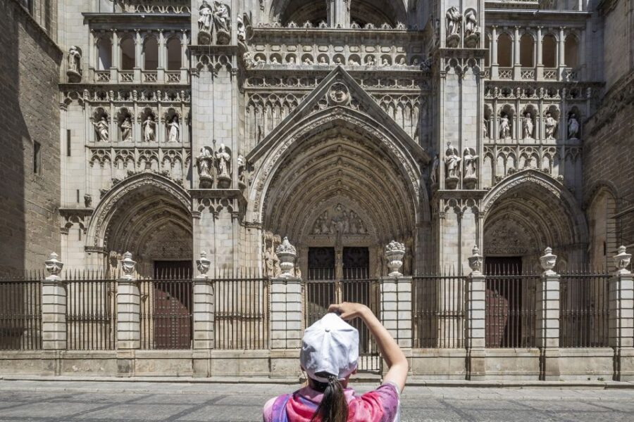 Madrid: Toledo and Segovia Tour With Alcazar and Monuments