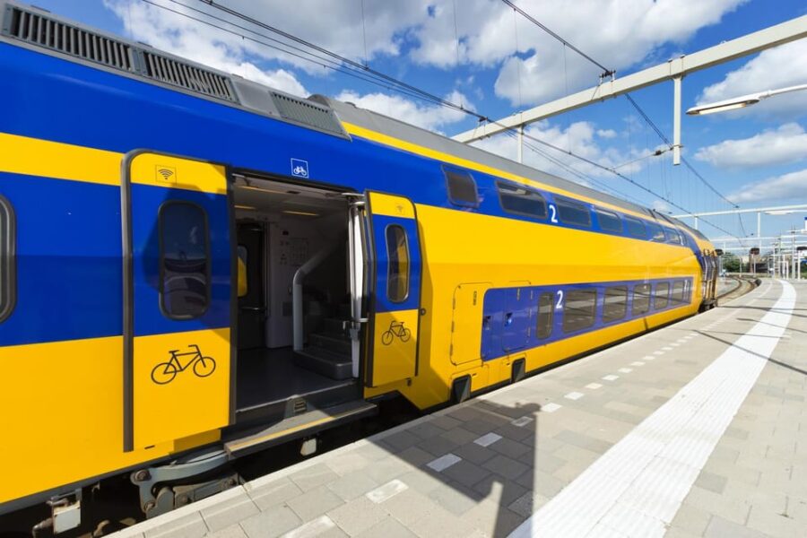 Madurodam: Train + Tram Transferring To/From Rotterdam