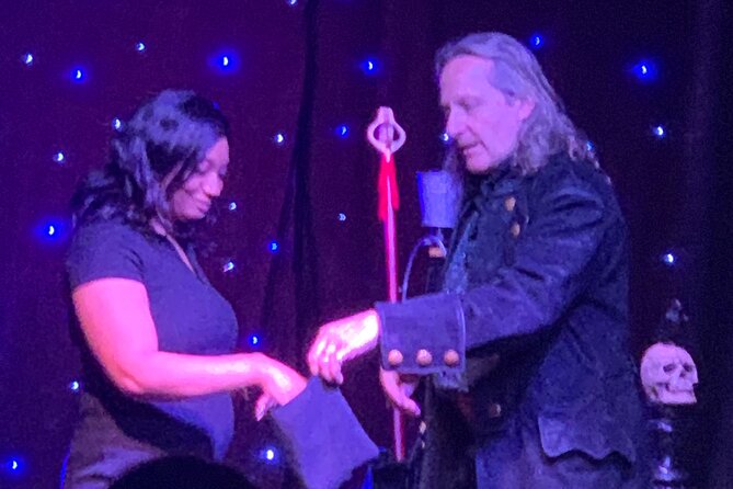 Magic Up Close Early Show at Las Vegas Magic Theater - Overview of the Magic Show