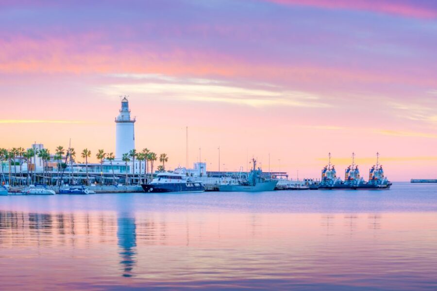 Malaga: First Discovery Walk and Reading Walking Tour