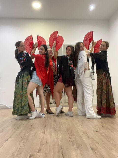 Málaga: Learn to Dance Flamenco Rumba in 45 Minutes