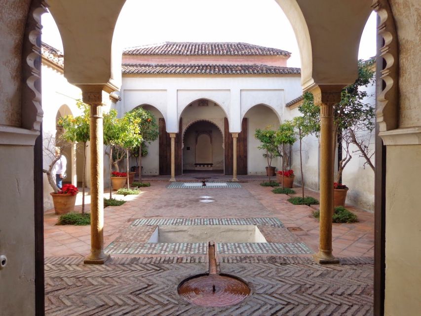 Malaga: Roman Theater and Alcazaba of Malaga Guided Tour