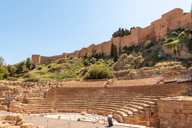 Malaga Scavenger Hunt and Sights Self-Guided Tour