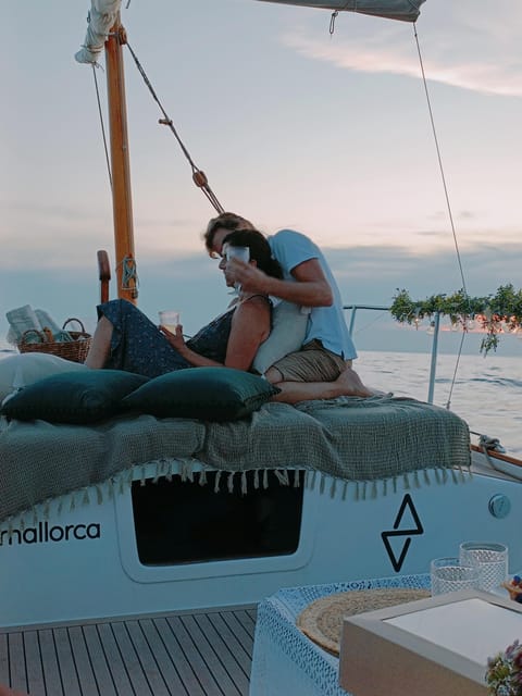 Mallorca: Sailing 100% Electric Boat + Snorkel + Aperitive