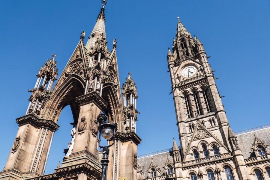 Manchester: Fun Puzzle Treasure Hunt to a Pub + Team Racing!