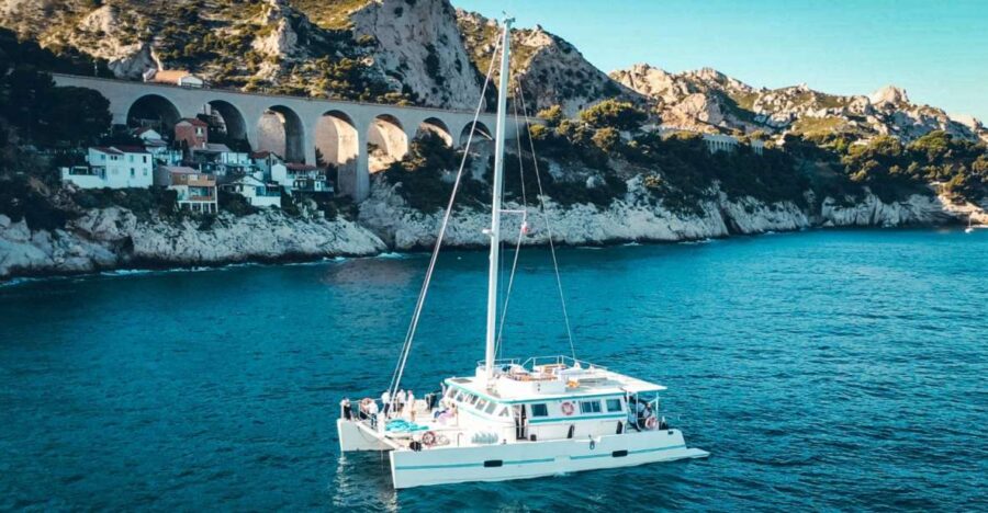 Marseille: Sunset Catamaran Cruise, Dinner & Drinks