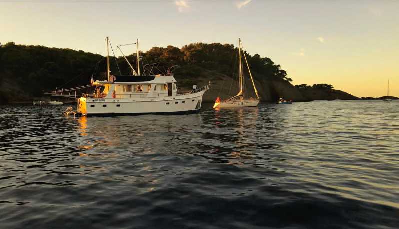 Marseille: Unforgettable Sunset Private Boat Experience