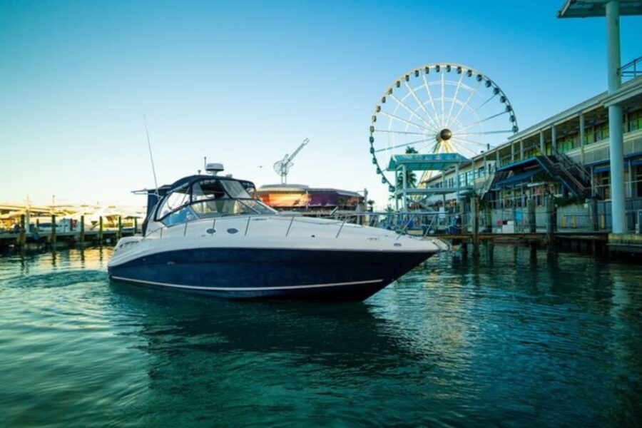 Miami: Private Yacht Cruise With Champagne
