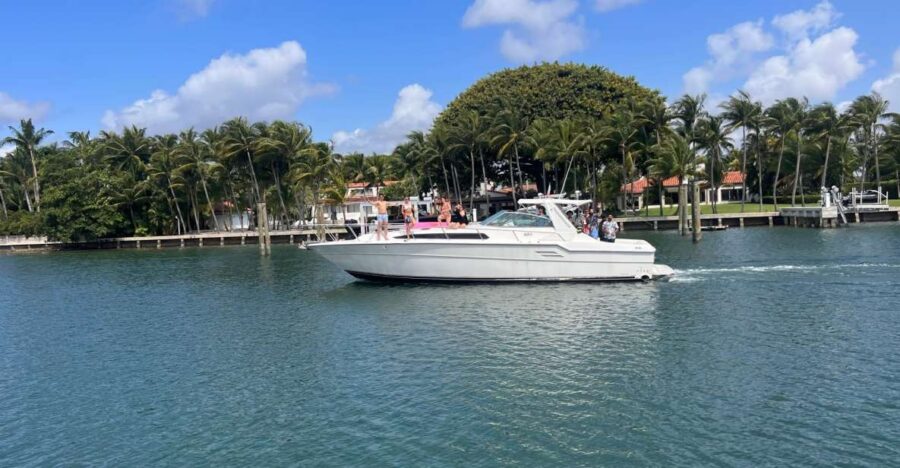Miami: Private Yacht Rental Tour With Champagne and Snorkel