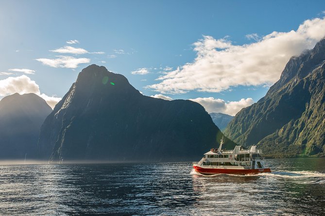 Milford Sound Coach and Scenic Lunch Cruise From Queenstown