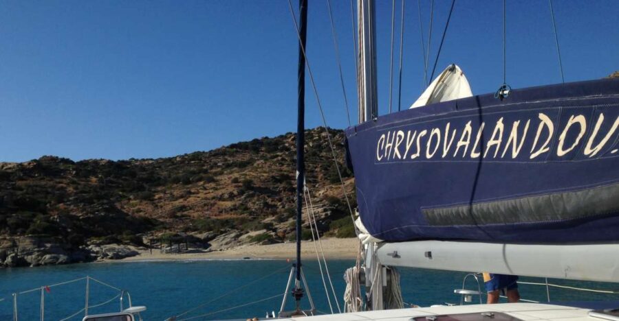 Milos: Half-Day Morning Catamaran Cruise to Kleftiko