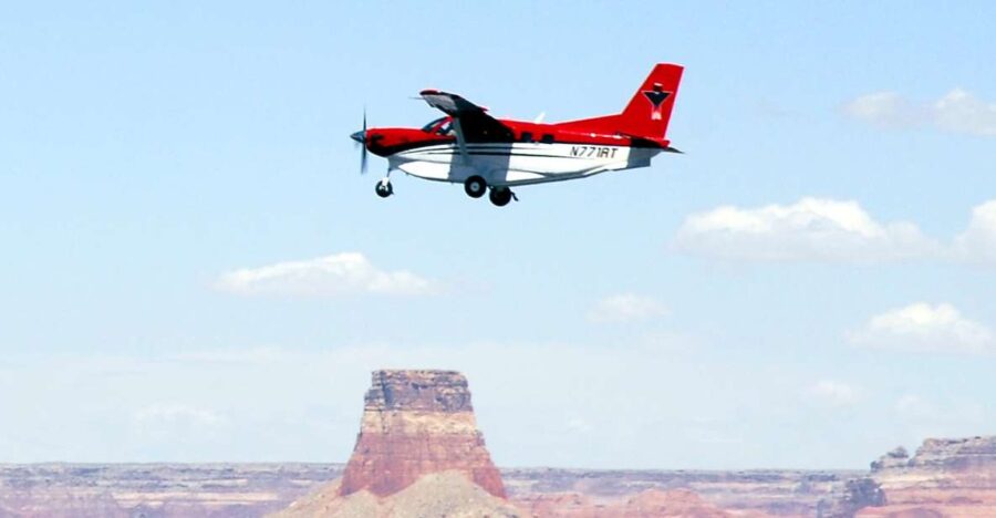 Moab: Monument Valley & Canyonlands Airplane Combo Tour