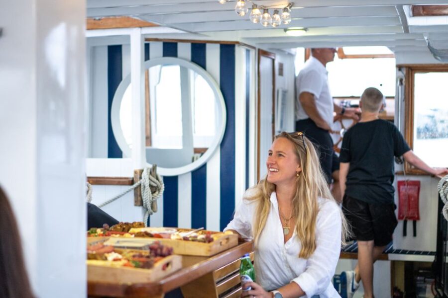 Mooloolaba: Canal Cruise With Commentary