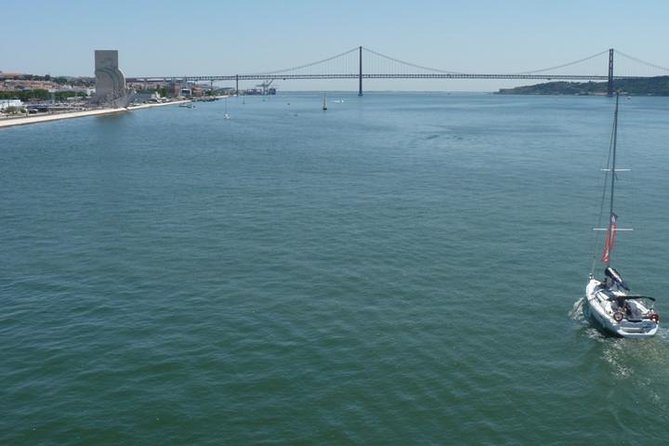 Morning Sailing Tour in Tagus River From Lisbon