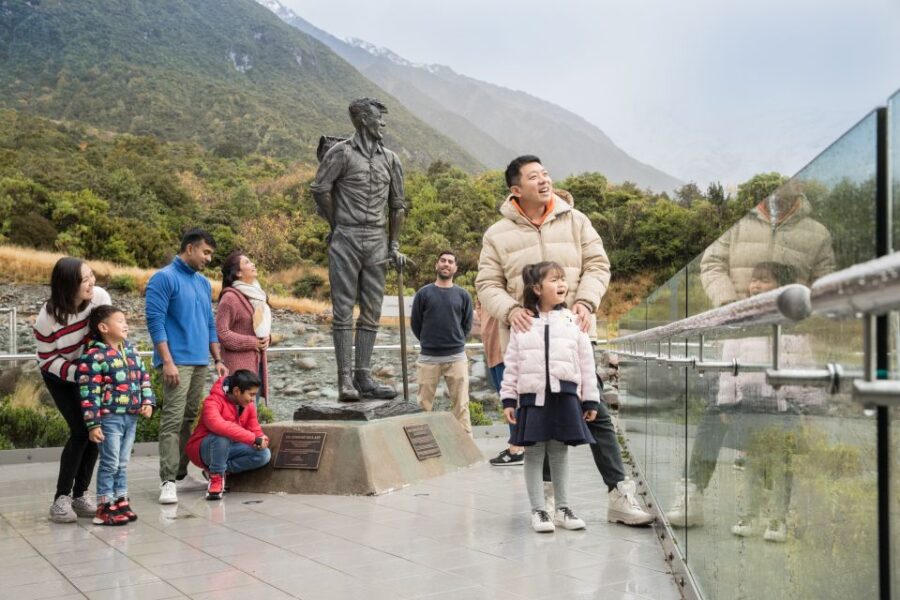 Mount Cook Full-Day Tour: Queenstown to Christchurch