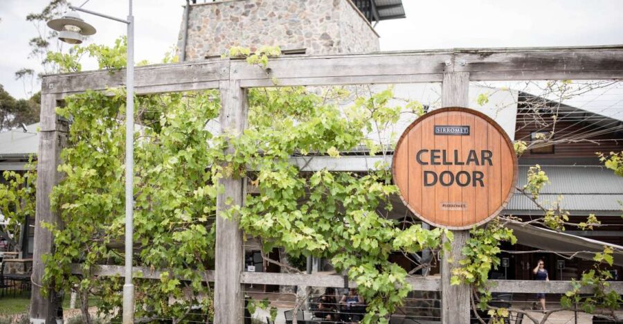 Mount Cotton: Paddock Picnic With Wine Tasting for Two - Activity Details