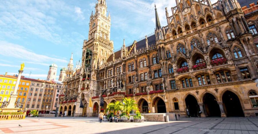Munich: Private Highlights Tour by Car