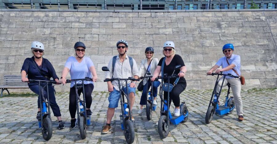 Munich: Top Sights Guided E-Scooter Tour
