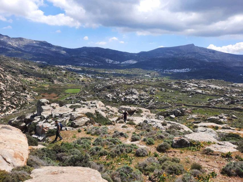 Naxos: Inland Hike – Villages, Kouroi Statues, Apano Kastro