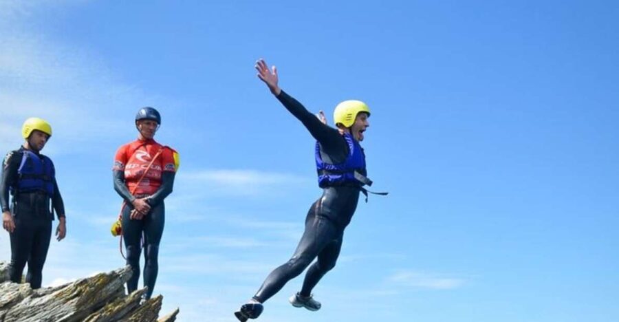 Newquay: Coasteering