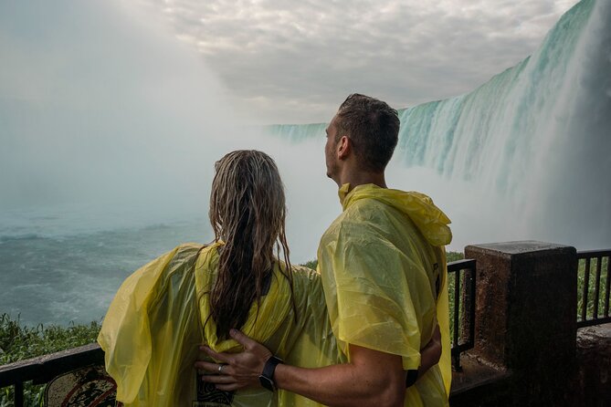 Niagara: Walking Tour + Tickets to Journey Behind the Falls and Skylon Tower