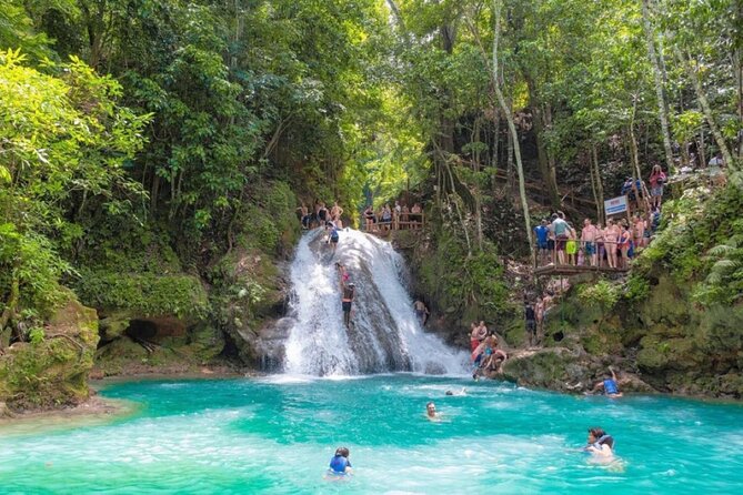 Ocho Rios: Amazing Blue Hole and Chill at Reggae Hill