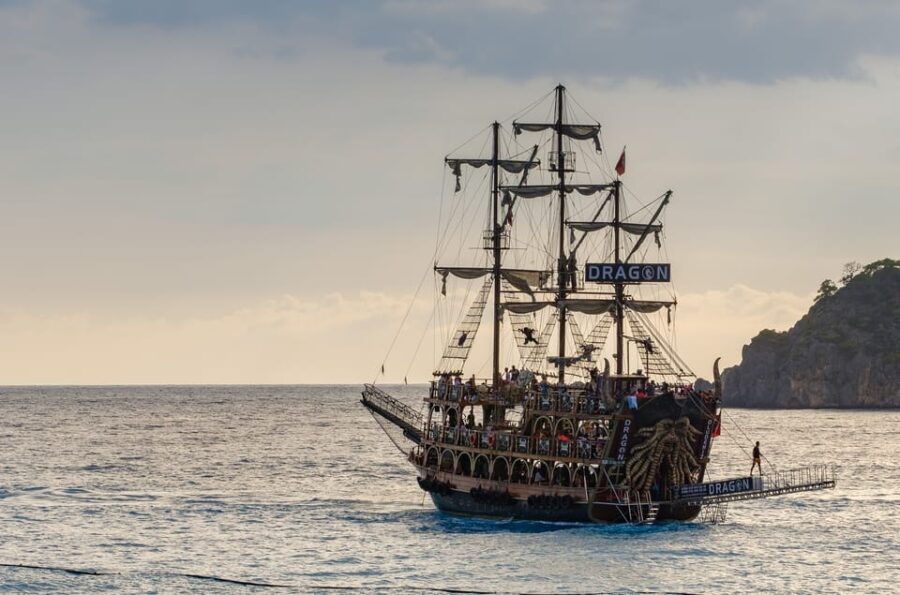 Ölüdeniz: Pirate Boat Cruise With Swim Stops and Lunch