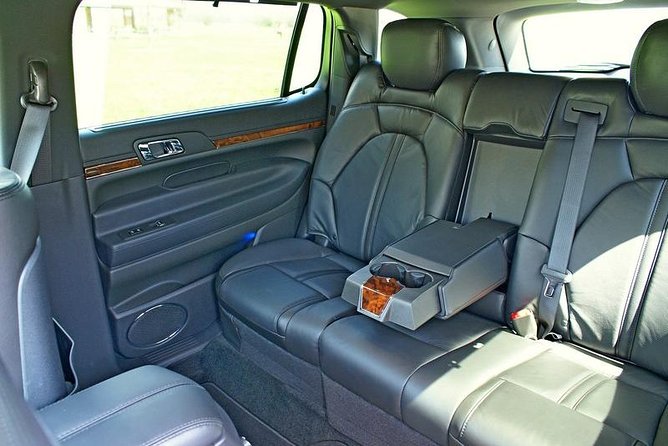 One-Way Private Luxury OHare Airport Curbside Transfer by Sedan - Pick-up Procedure