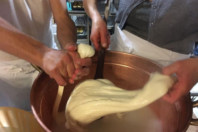 Organic Wine Tasting With Mozzarella and Gnocchi Workshop