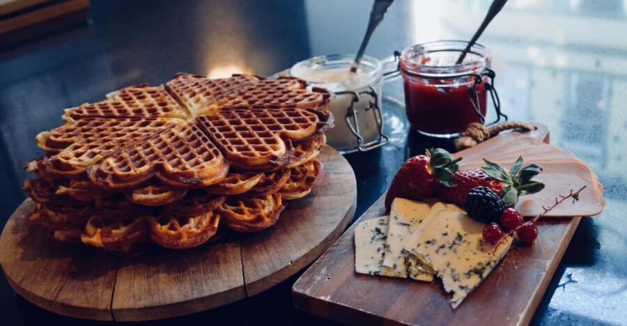 Oslo: Food Tasting and Walking Tour With a Local