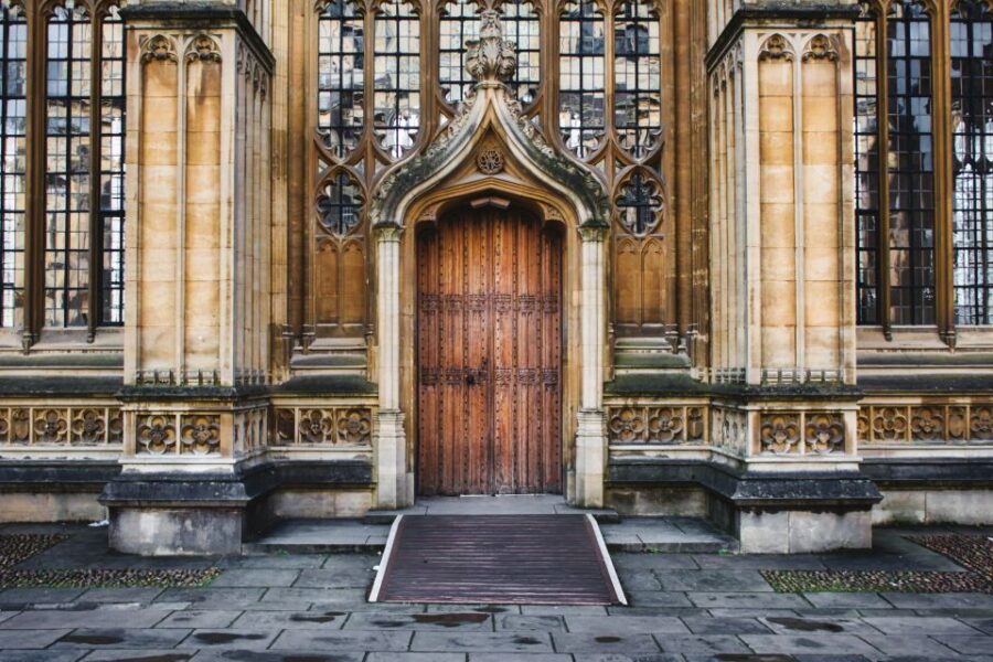 Oxford: Alumni Led Walking & Punting Tour W/New College