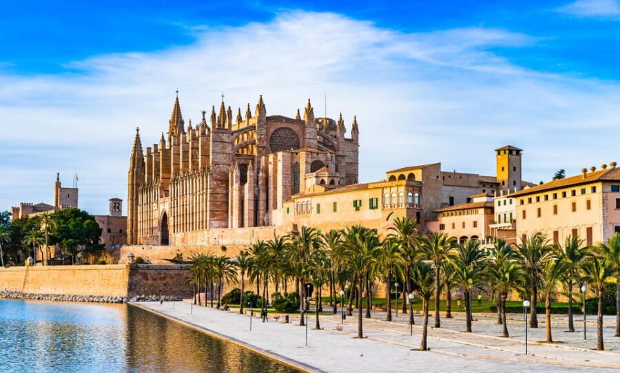 Palma De Mallorca: Walking Tour With Audio Guide on App - Tour Overview