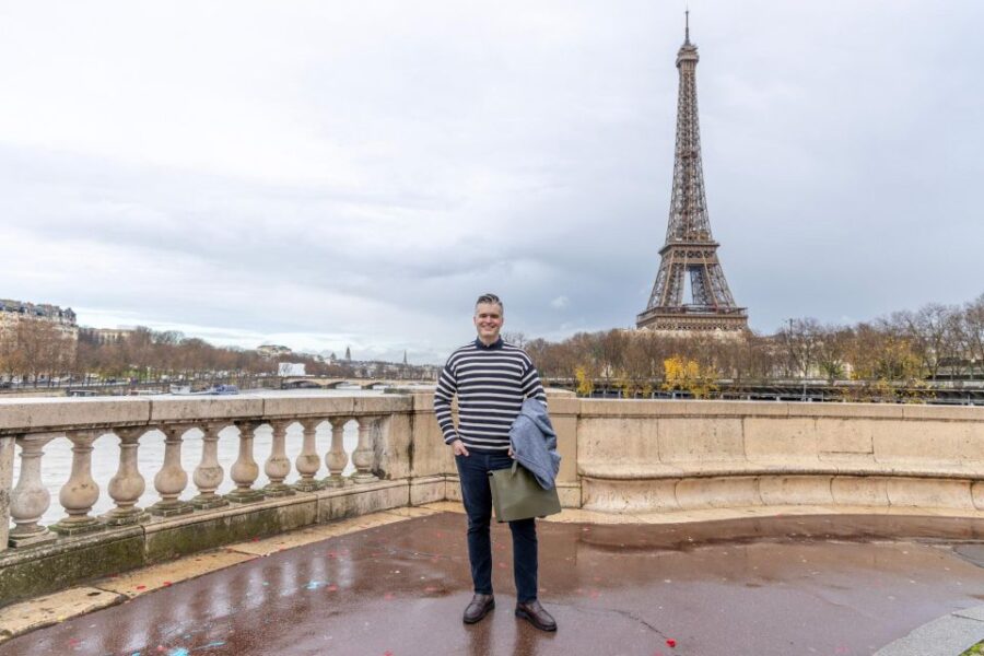 Paris: Eiffel Area Private Photoshoot