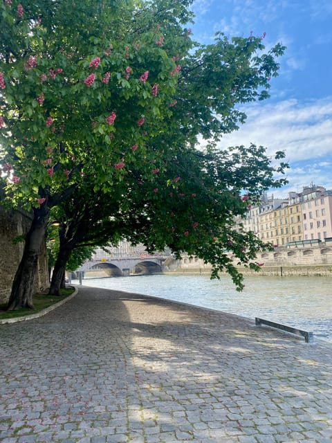 Paris: Private Early Morning City Walking Tour