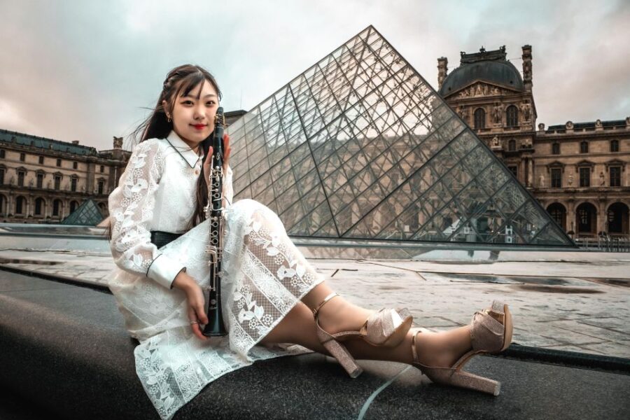Paris: Private Photoshoot Near the Eiffel Tower - Capture Unforgettable Moments