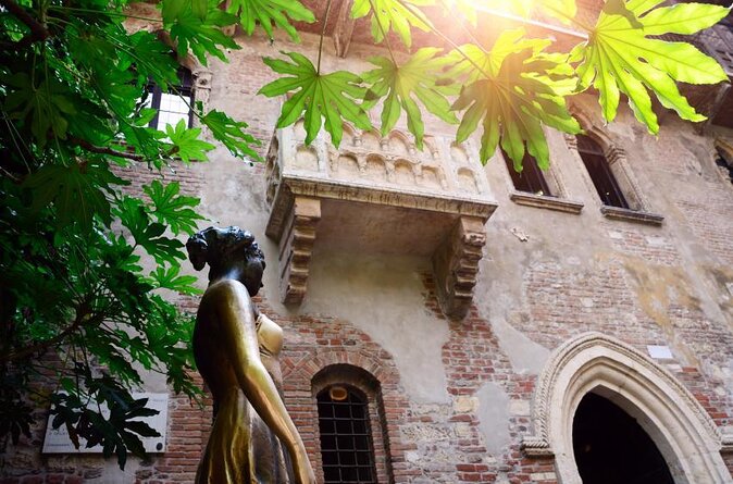 Passionate Verona: Living Romeo and Juliets Story