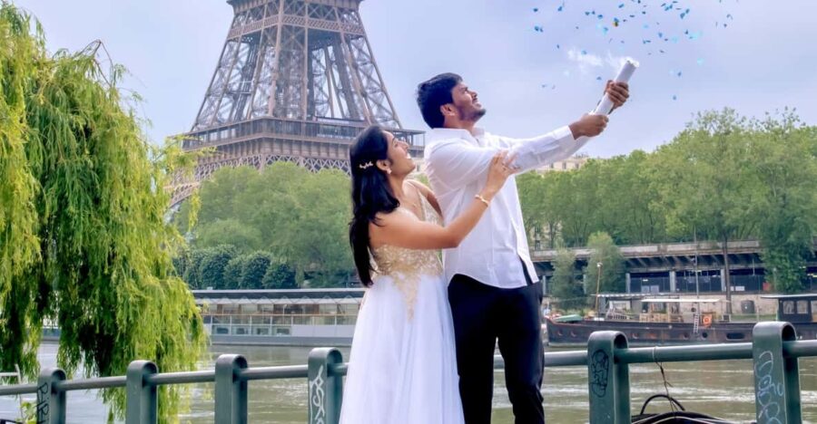 Photo Session for Couples With Flowers Around Eiffel Tower - Activity Overview